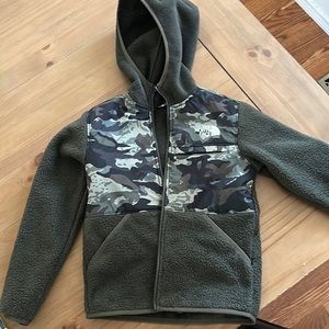 Boys size 10 North Face fleece